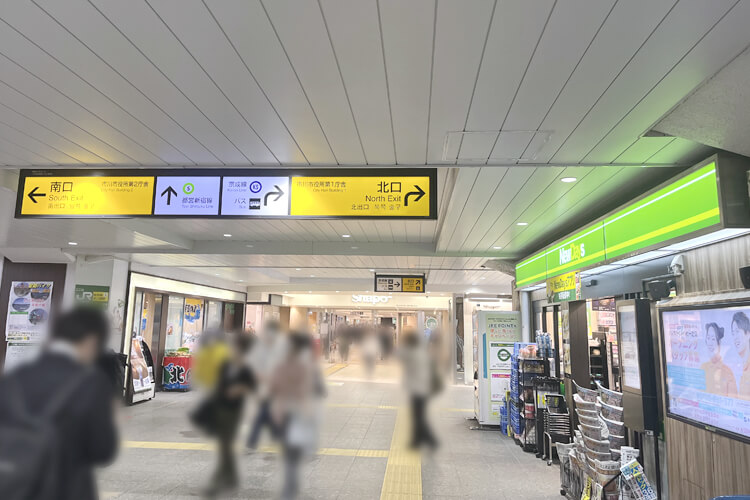 新小岩駅南口を出る